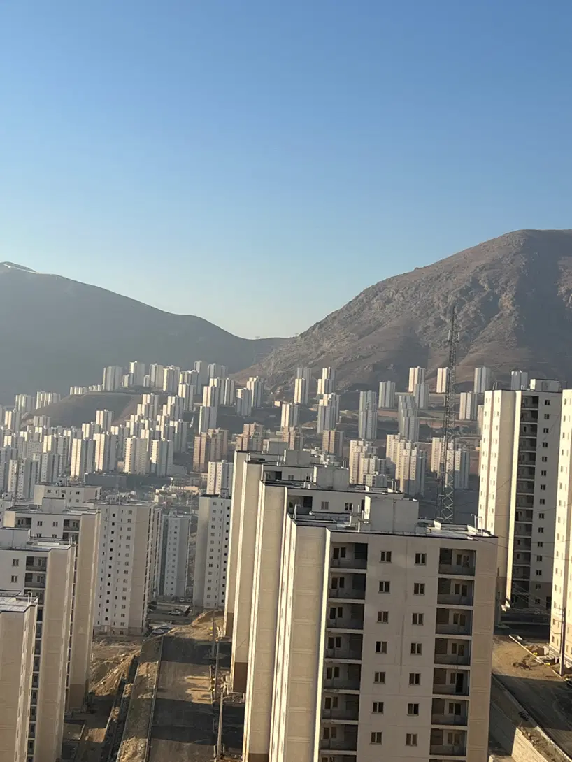 فاز۱۱پردیس۸۷زون۳دال برعکس (بام)طبقه۶ مالک هستم