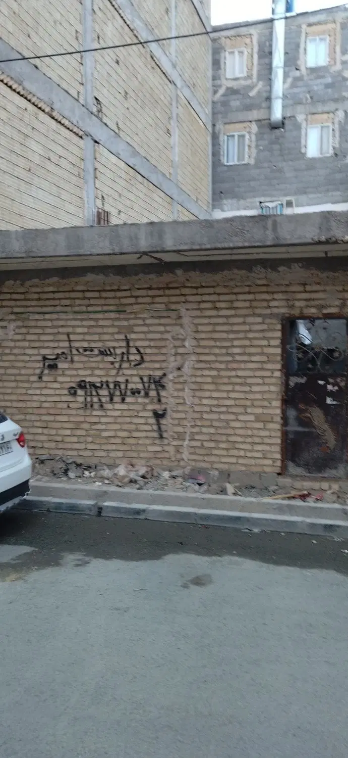 ساختمان90متری نیمه کاره