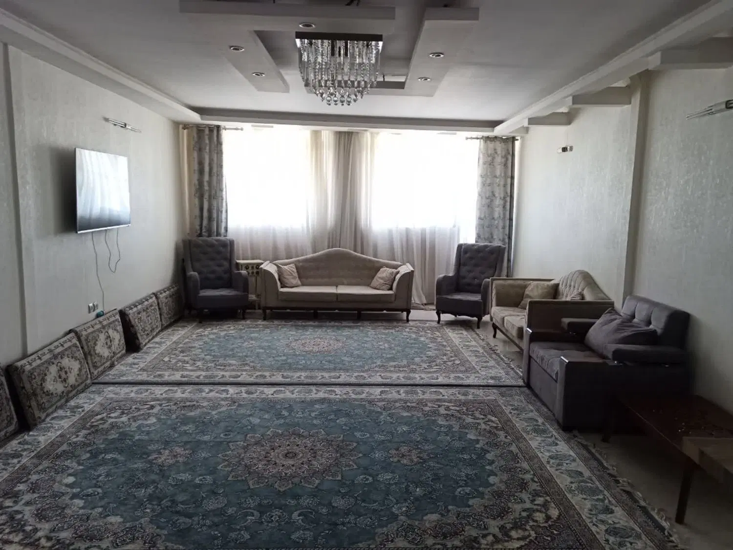 120 متر پارکینگ و اسانسور