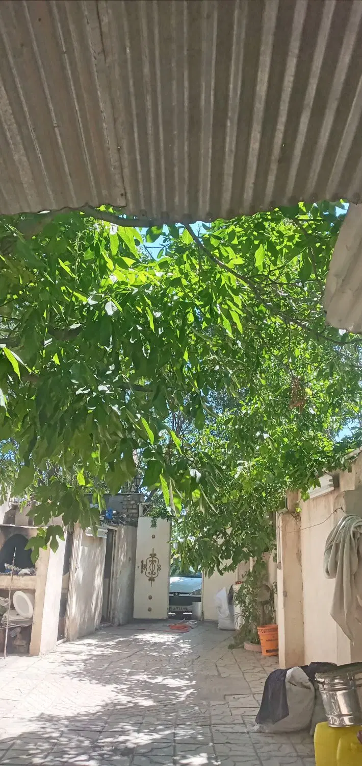 ۶۰ متر حیاط و۶۰ متر بنا برای انباری