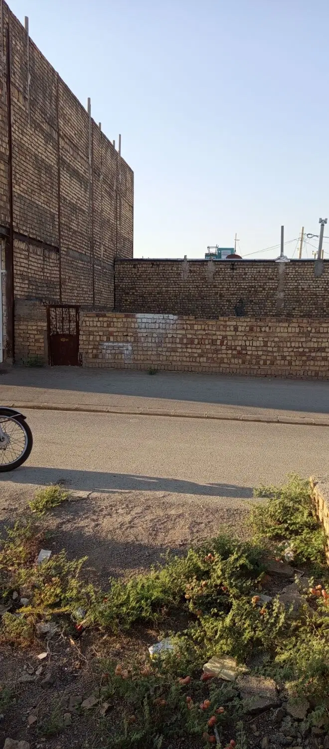 زمین چهار دیواری