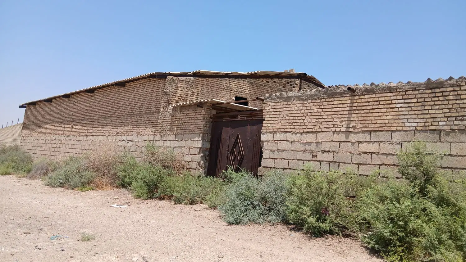 کارگاه ۲۱۰۰متر مربع