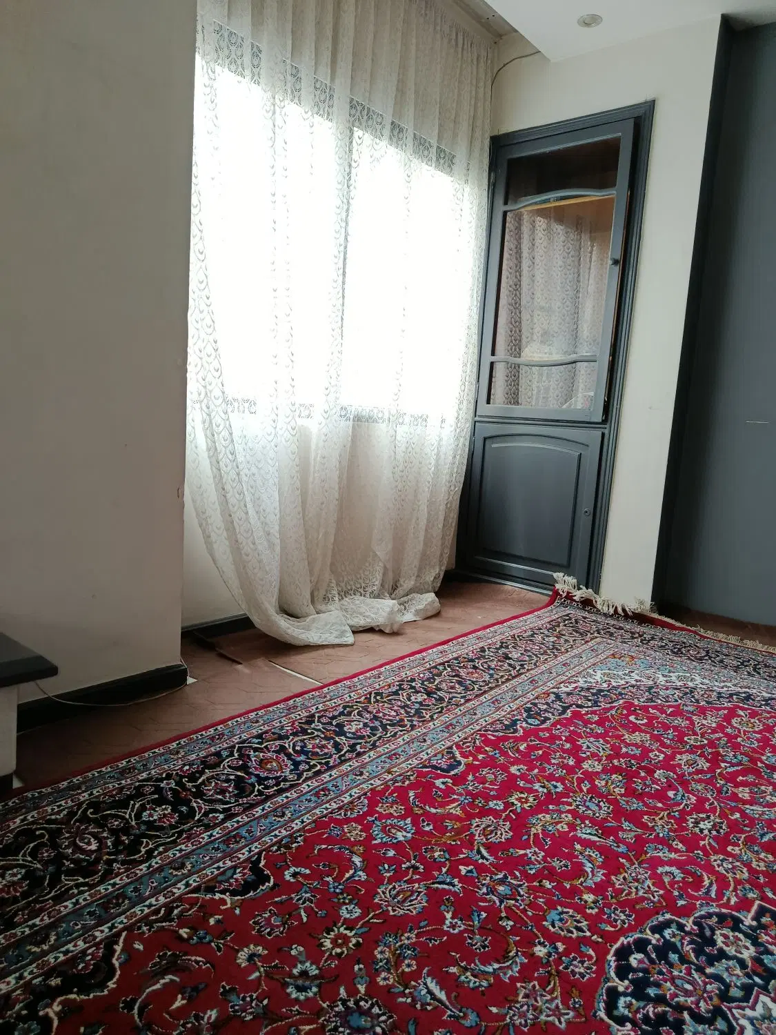 سلام نیاز به یک همخانه هستم