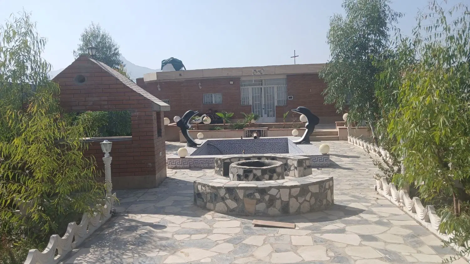 باغ با تبرعه و برق شخصی