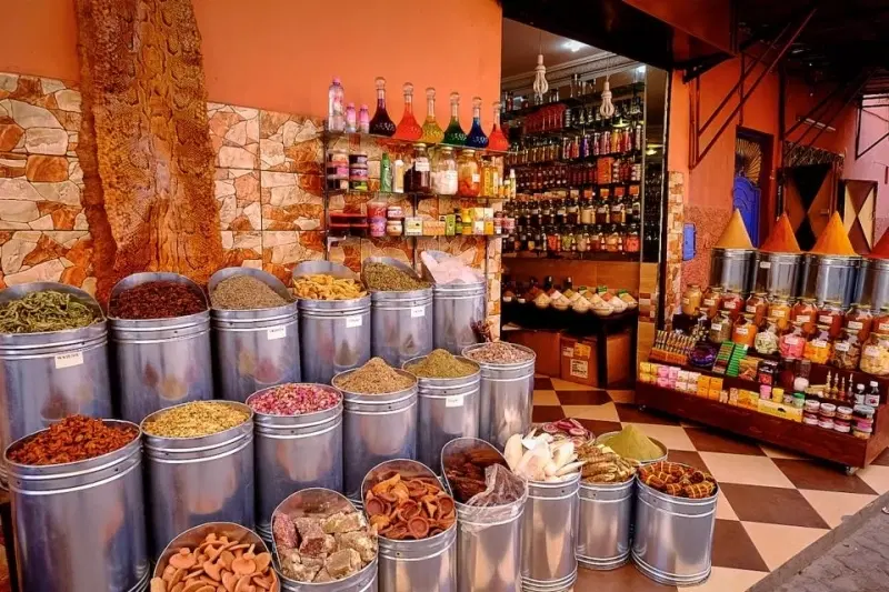 امتیاز مغازه عطاری در وسط شهر درآمد ۲۰۰+