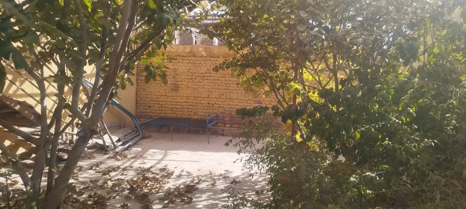خانه حیاط دار همکف