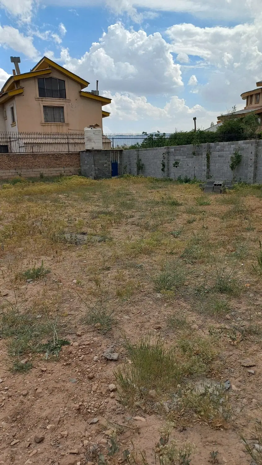زمین چهار دیواری