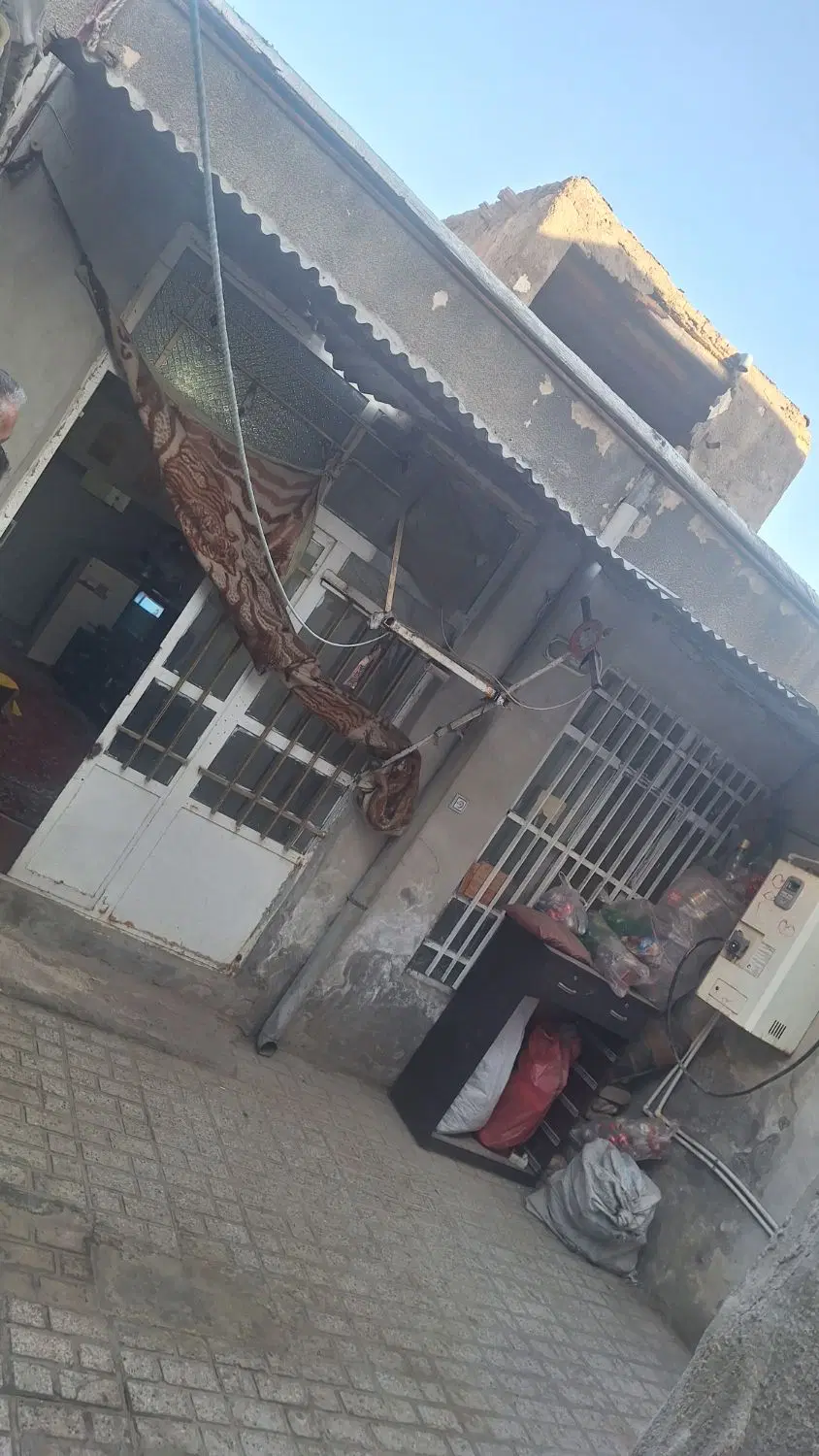 منزل مسکونی. موقعیت خوب نزدیک به حاشیه اصلی