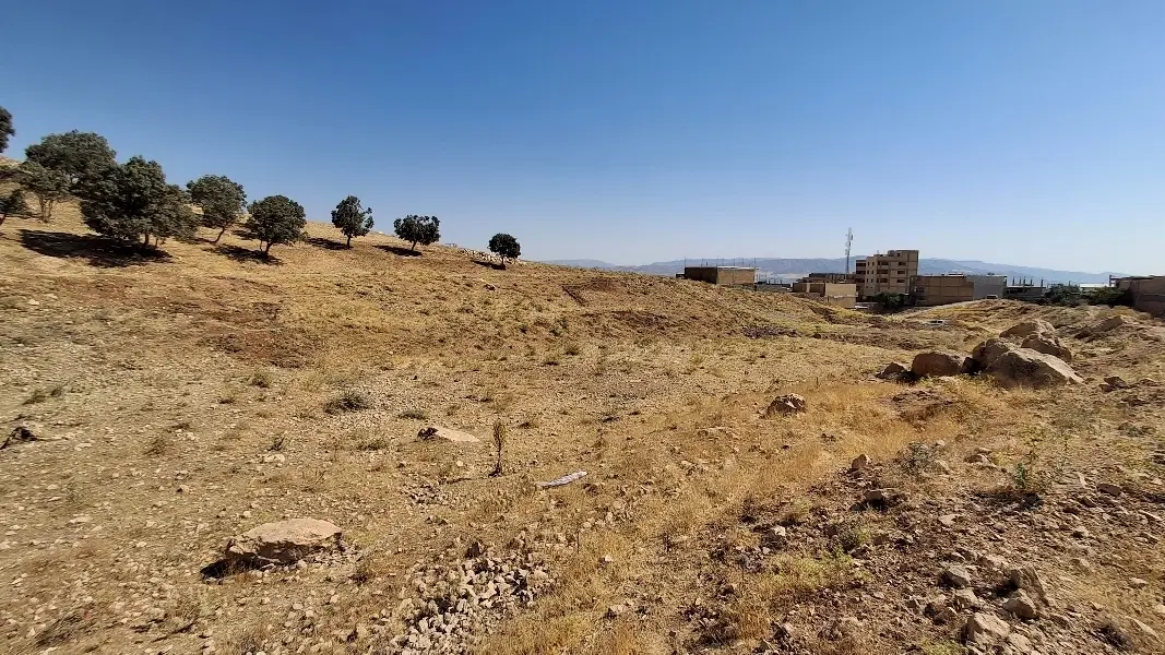 ۳۲۰ متر زمین هانیوان
