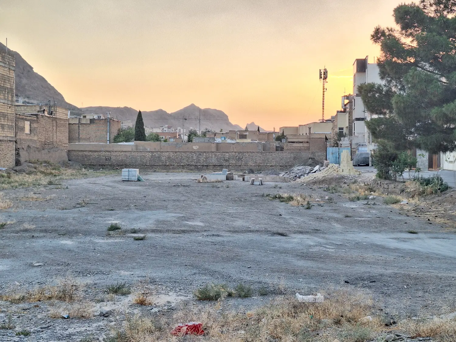 پلاک زمین آماده ساخت۳۲۳م جنوبی، ارتفاع ۳ پیلوت