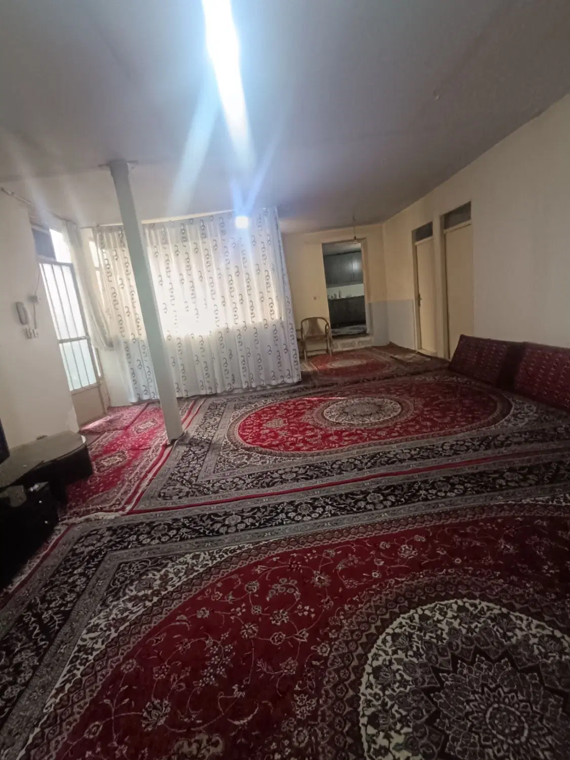 خانه ویلایی سه طبقه و مغازه با موقعیت تجاری مسکونی