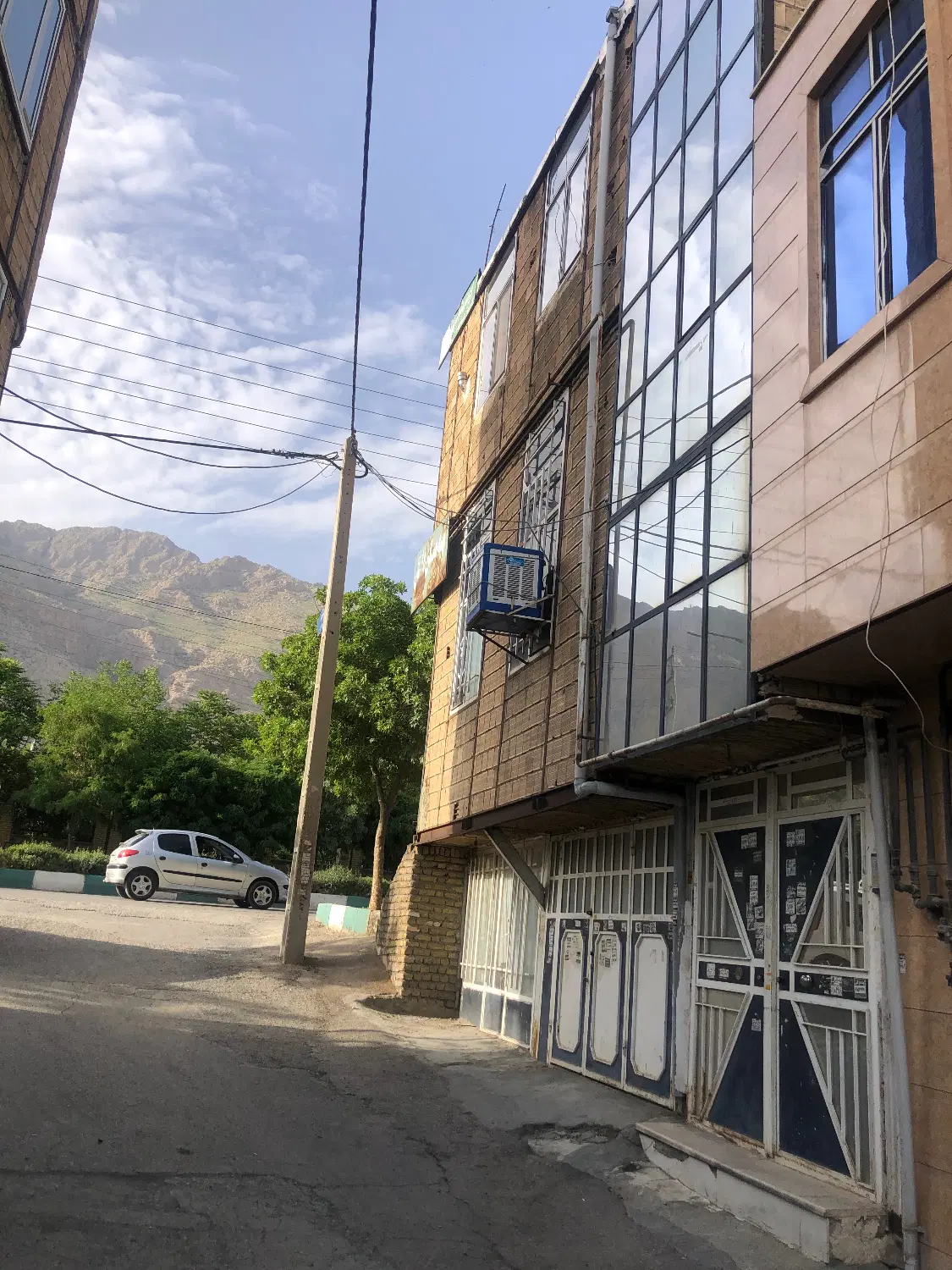 ۱واحد پارکینگدار بر خیابان اصلی بلوار باغ ابریشم