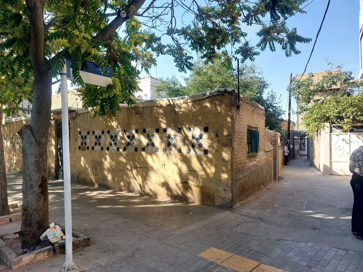 خونه ویلایی کلنگی متراژ بالا حاشیه خیابان