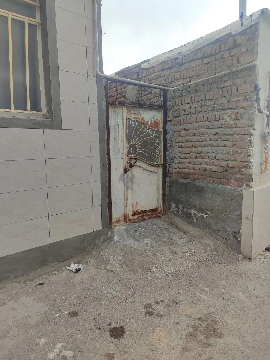 حصار 70 متری در بهترین محل باغ معروف
