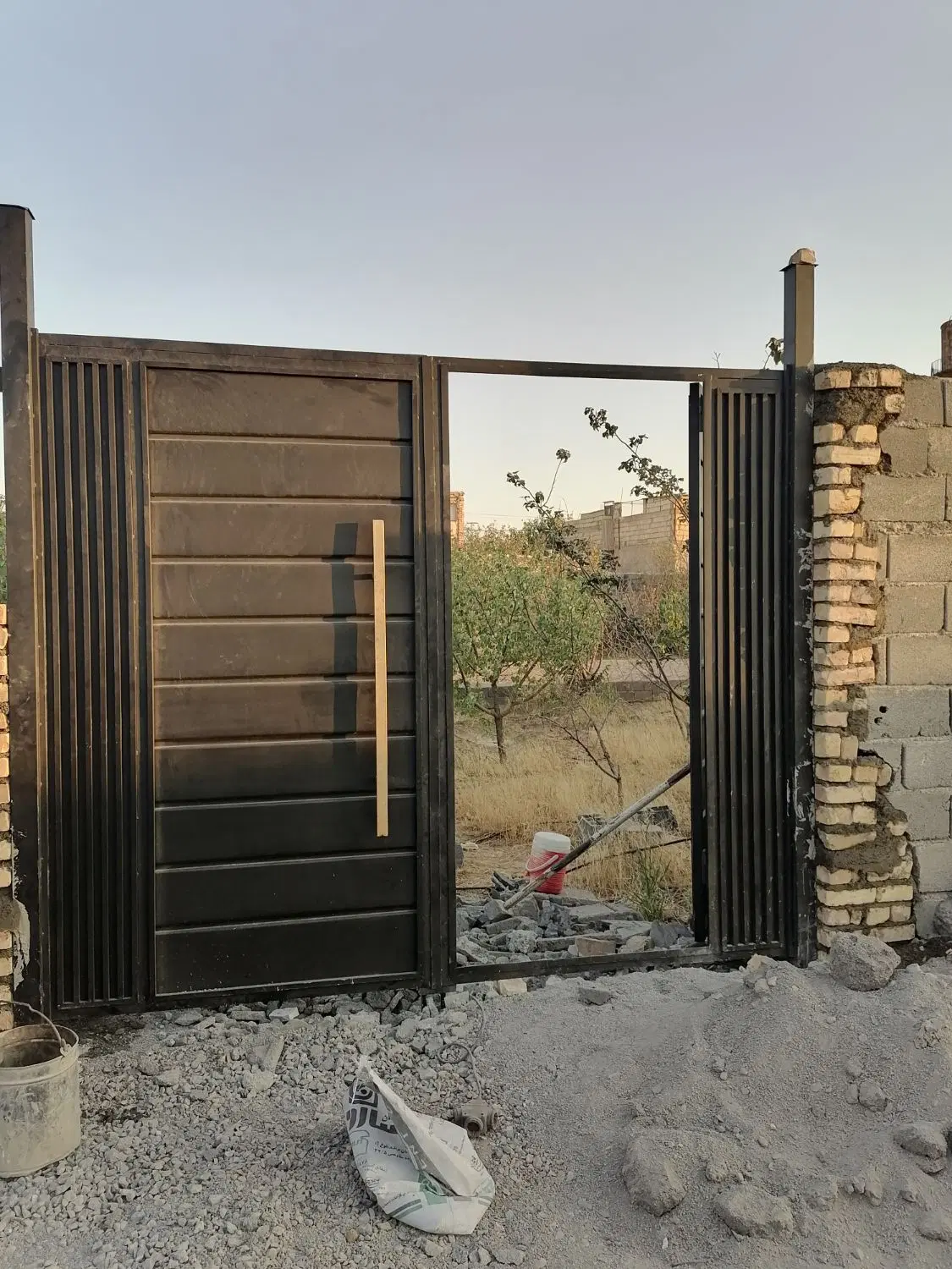 زمین چهار دیواری اسفنجه