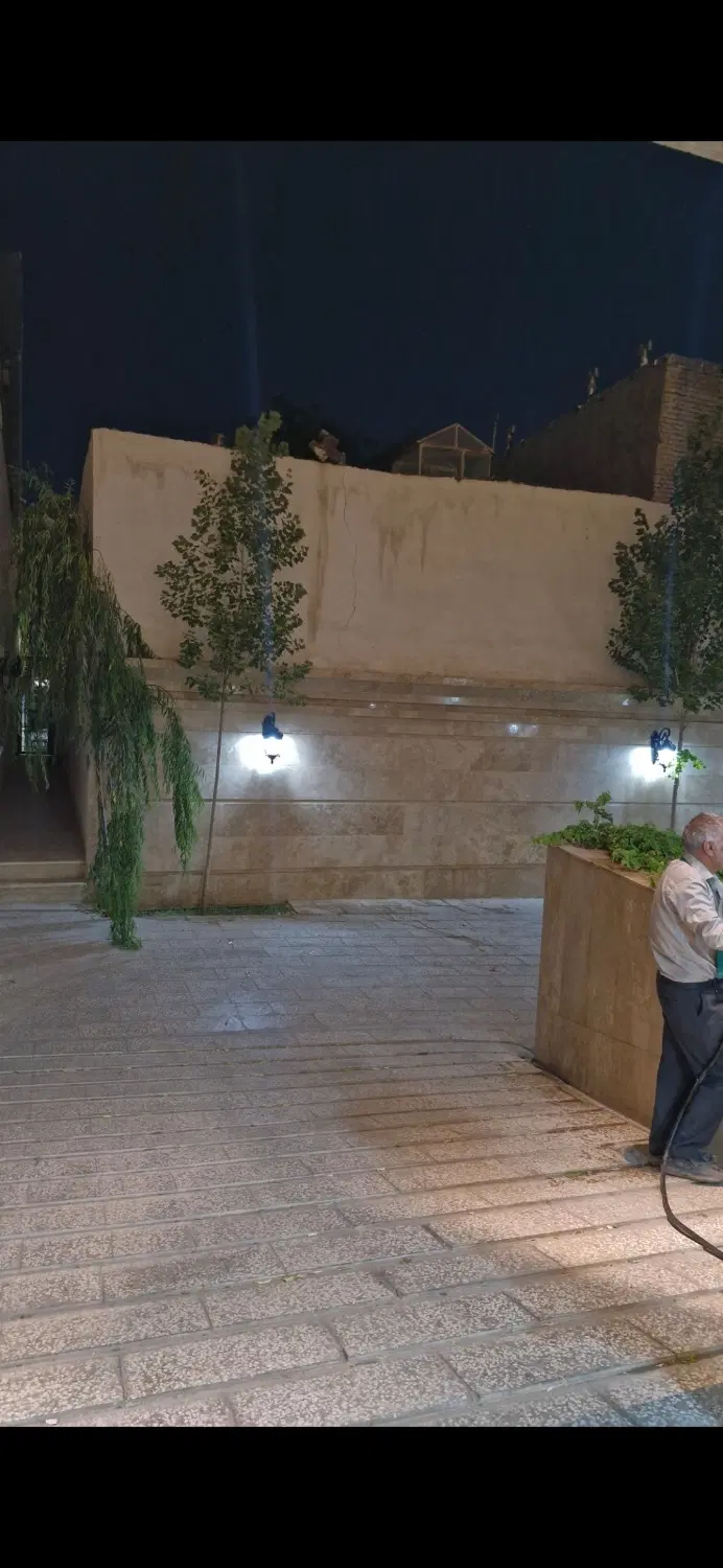واحد ۱۳۰ متر  مطهری