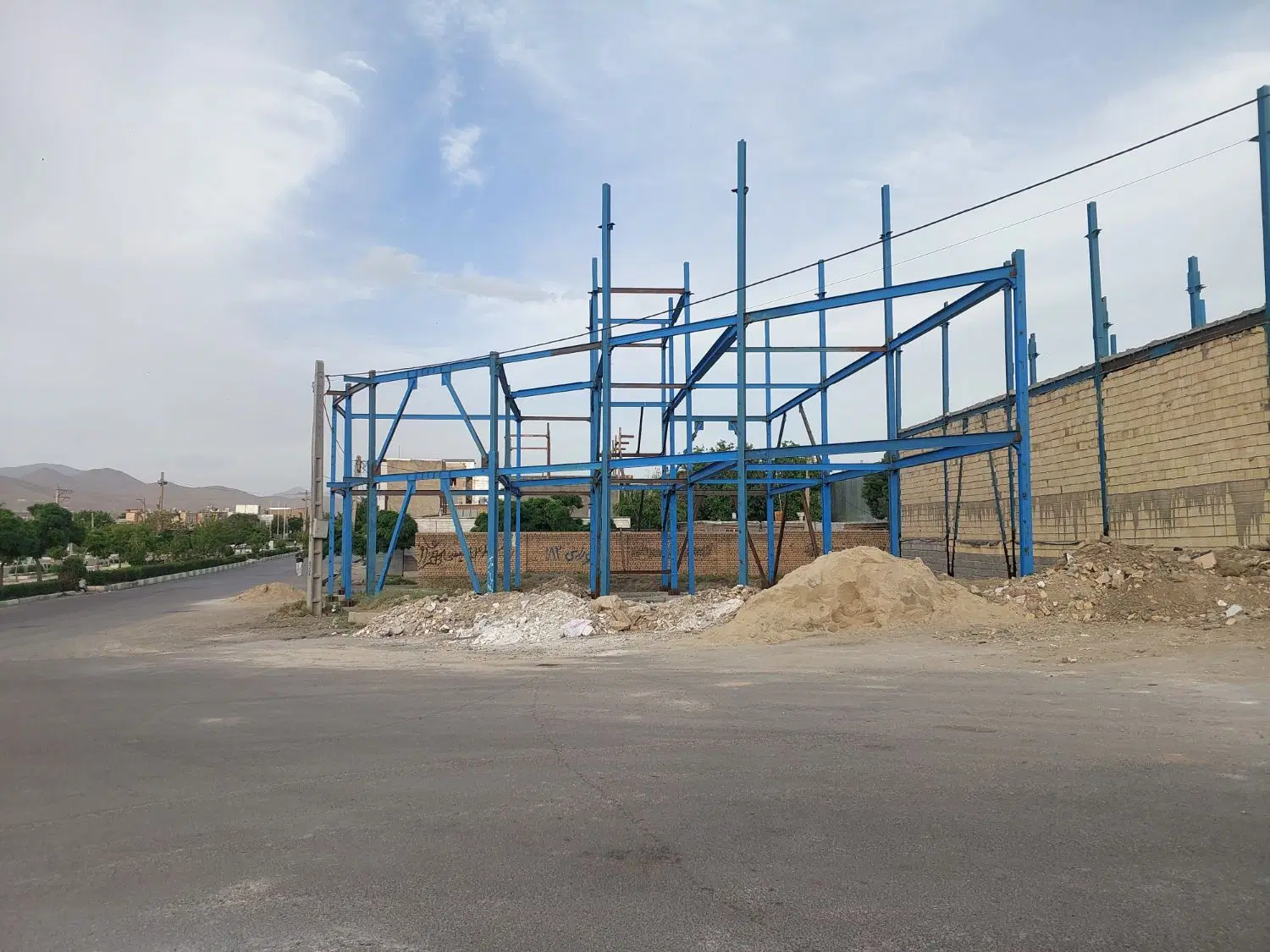 زمین مسکونی و تجاری