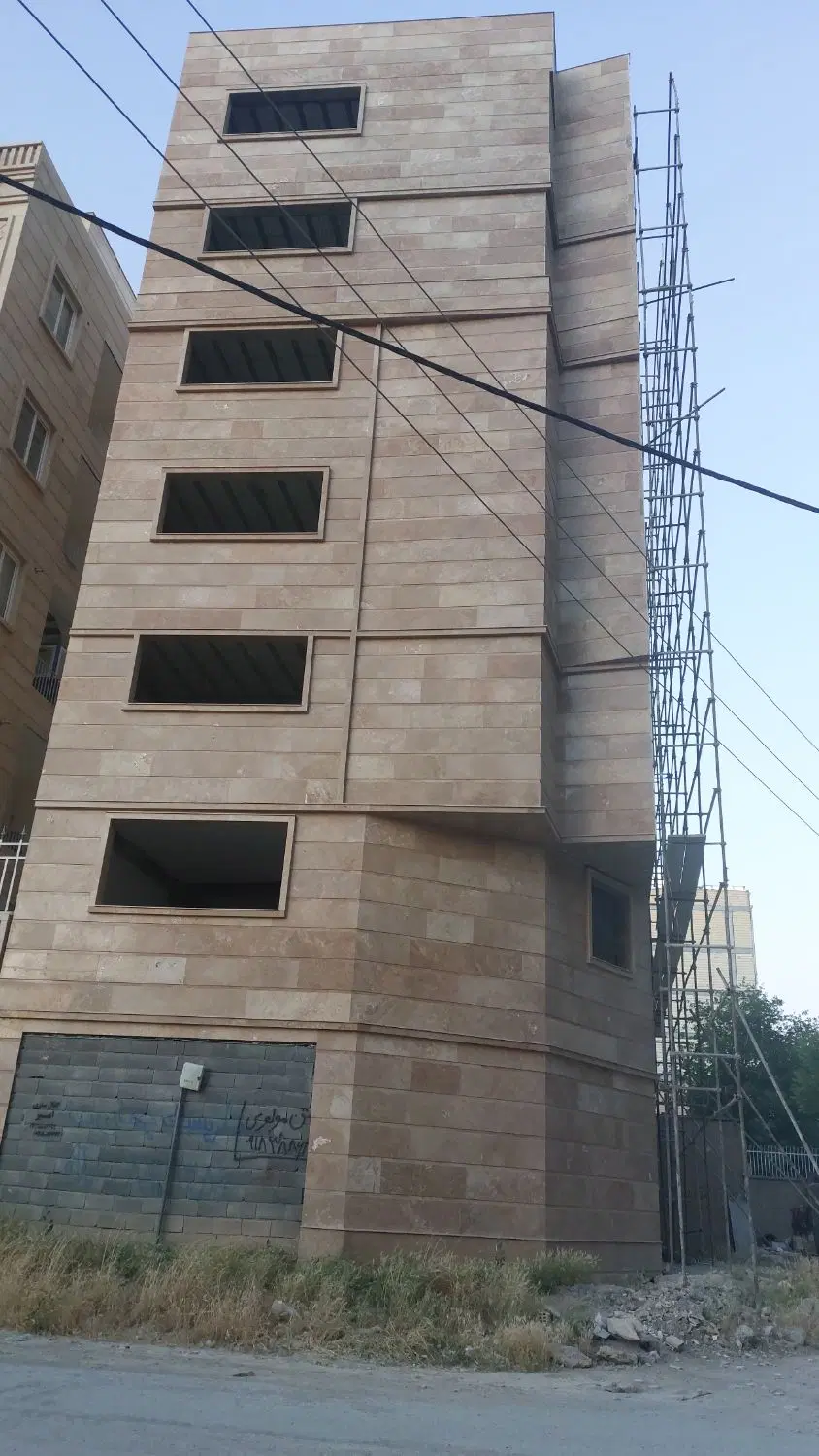 آپارتمان میدان نیایش