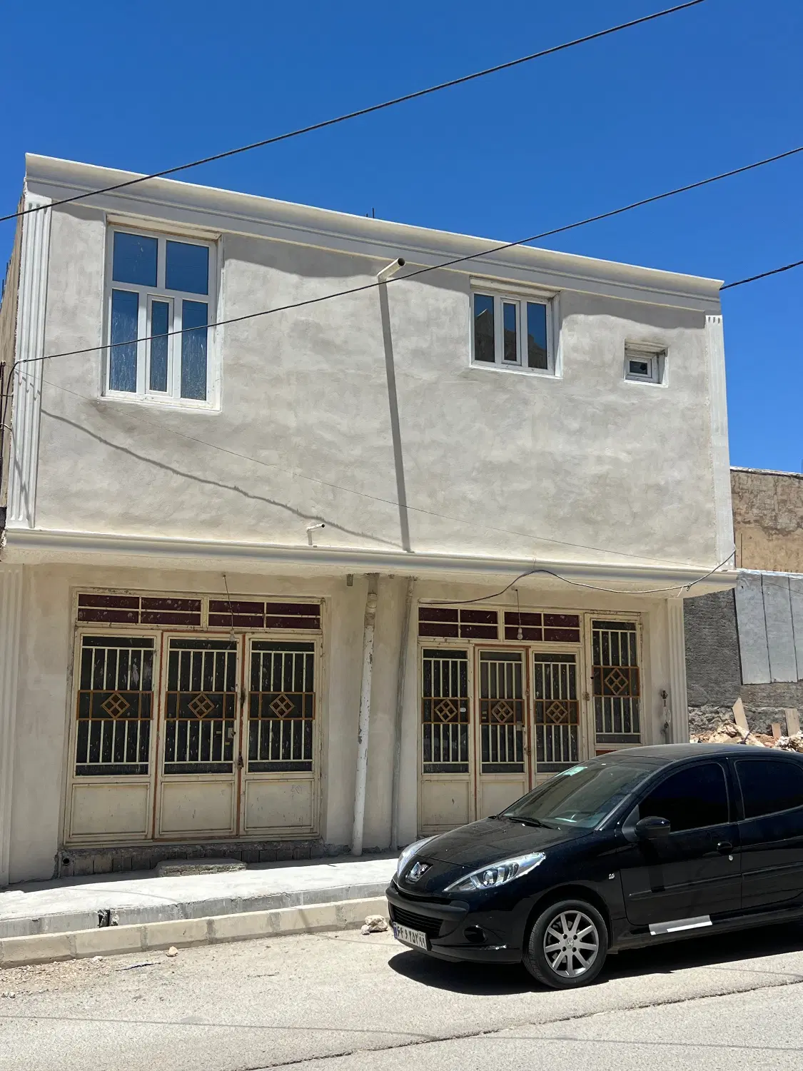 فروش دو دهنه مغازه هر کدام ۱۶متر و ی سویت ۴۰متری