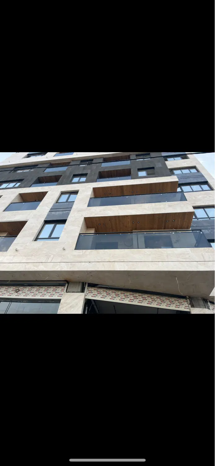 آپارتمان ۱۸۵ نبش کرمانی ۲۲