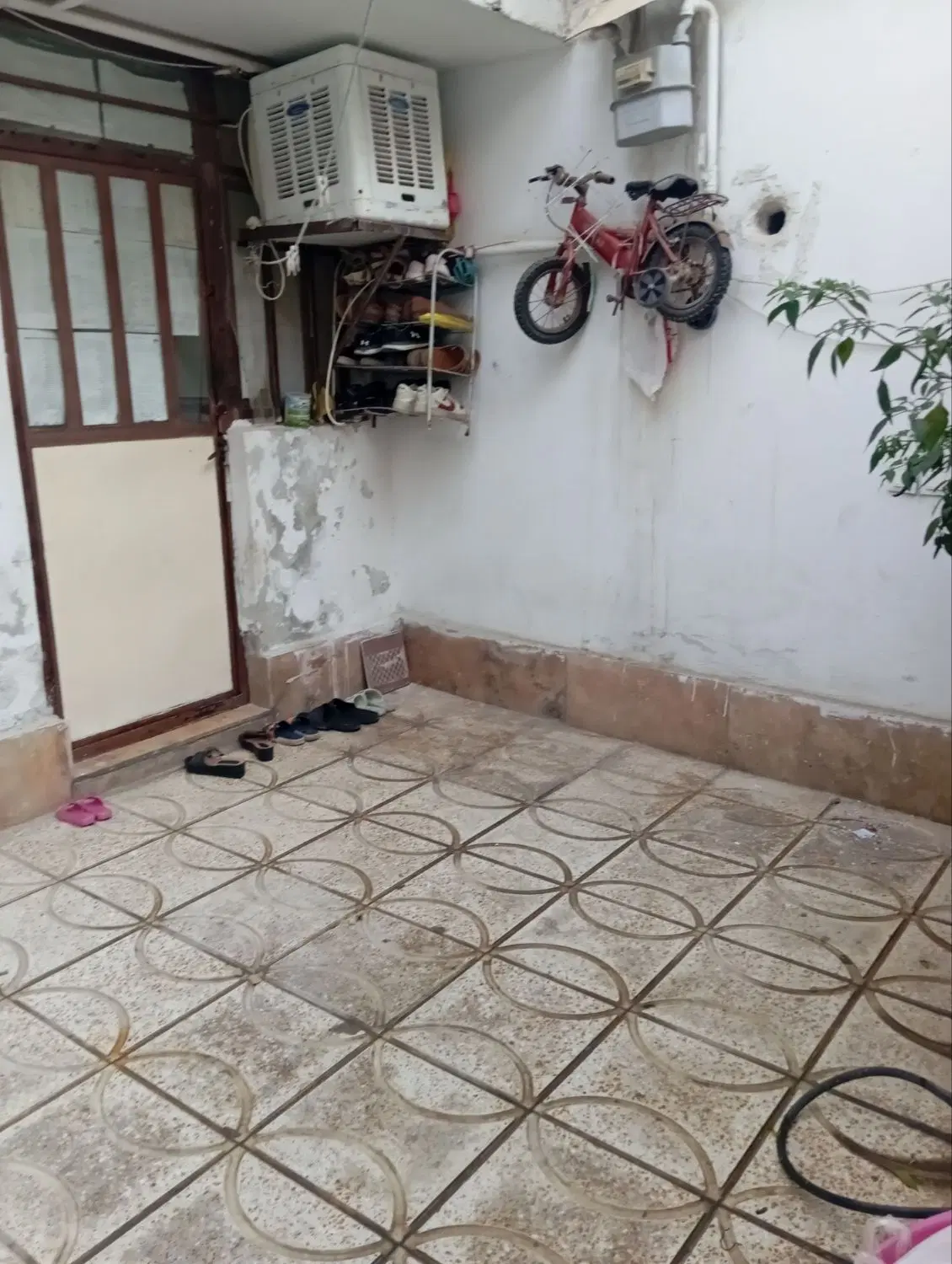 واحد ۹۶ متری همکف