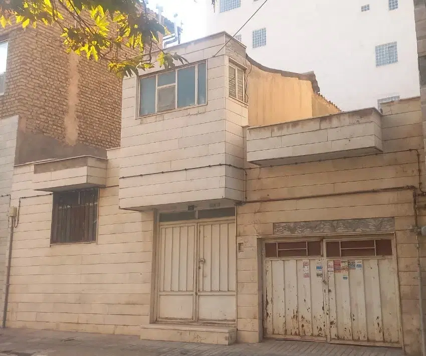 فروش منزل ویلایی ۲۰۰ متری با موقعیت عالی