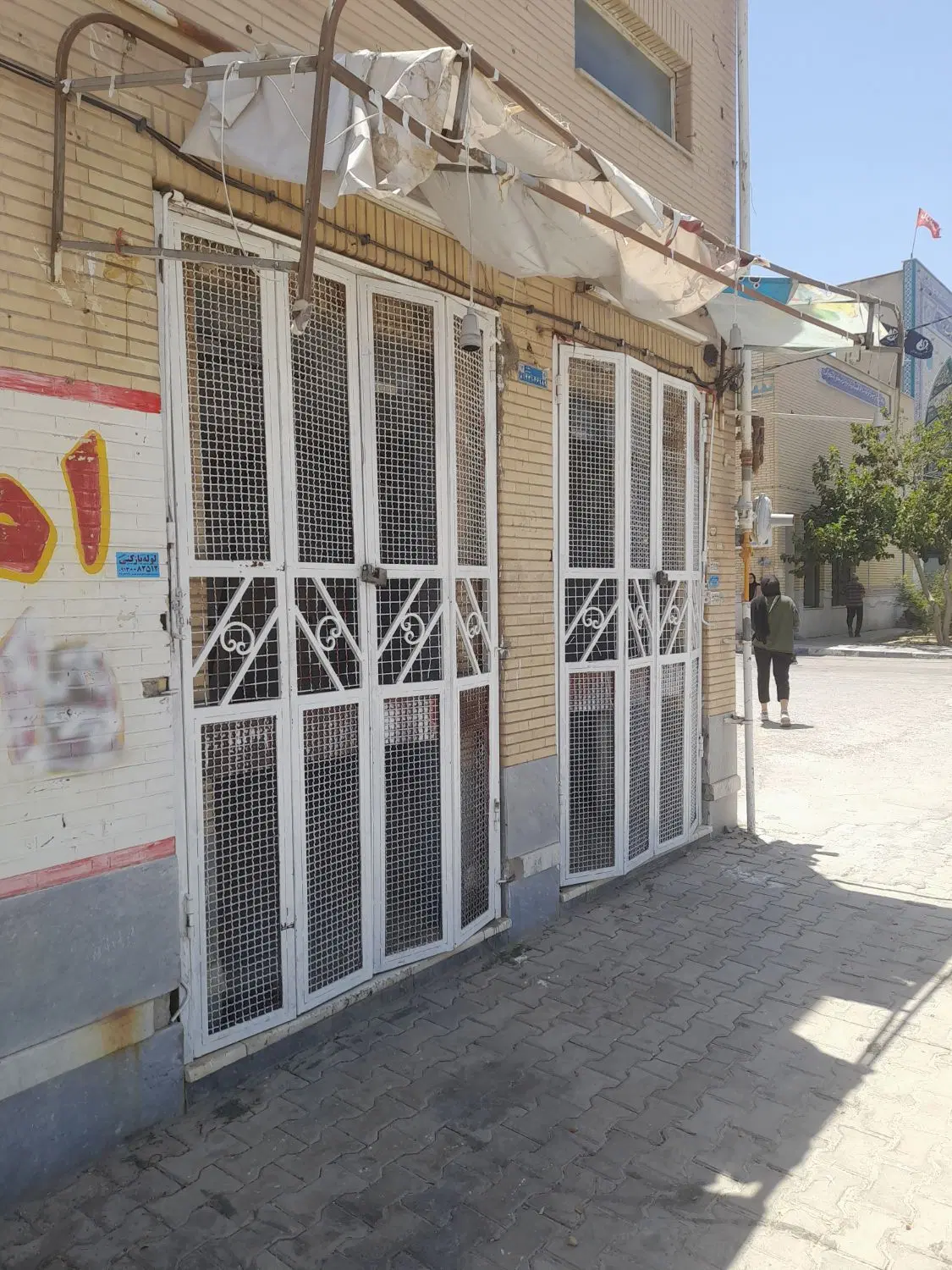 مغازه تجاری ۲۴متری با بالکن بر خیابان فرشته