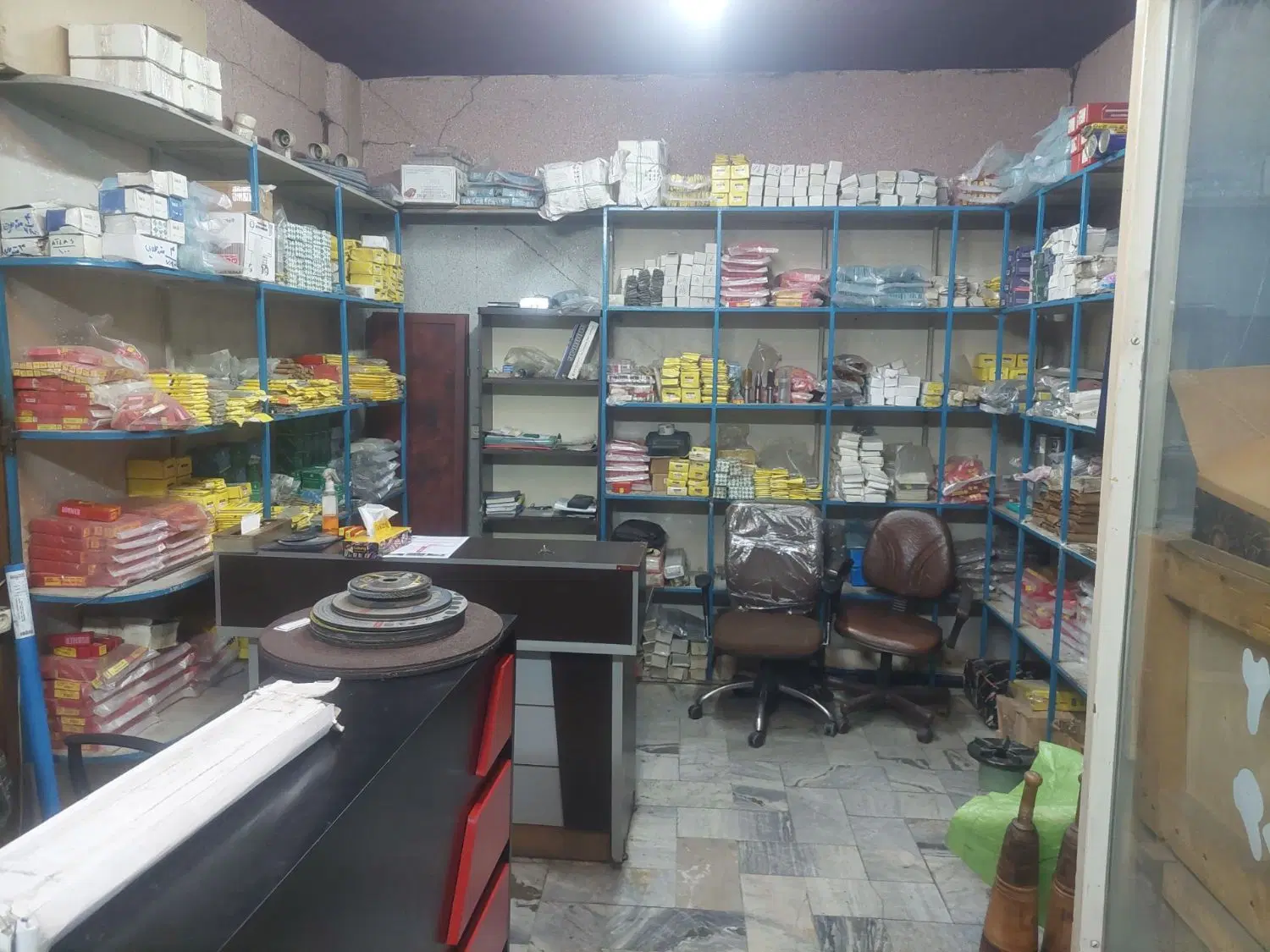 مغازه ۱۸ متر_ میدان حسن آباد _ پاساژ شُرکا