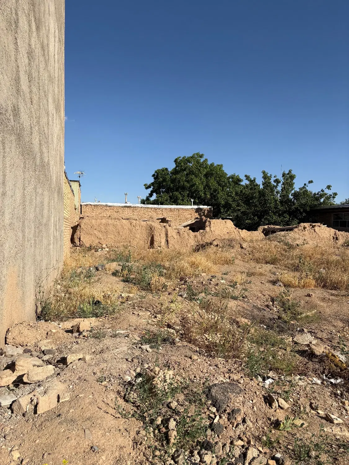 ۱۲۰ متر مسکونی ۱۷ شهریور به بر ۸