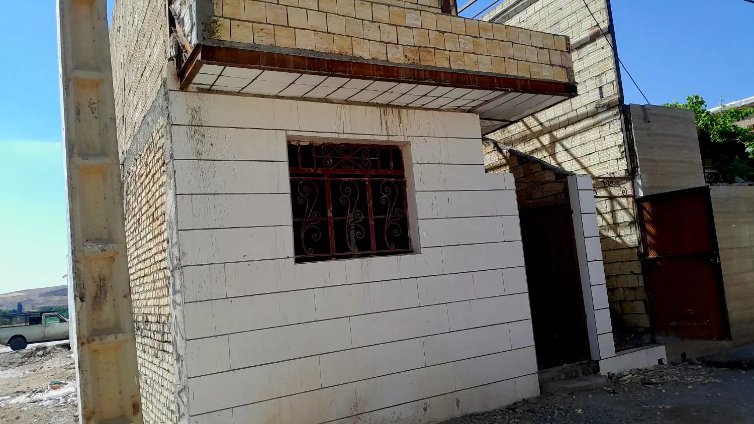 خونه ۸۰ متری قعله حاتم خیابان فرهنگ گلهای ۱