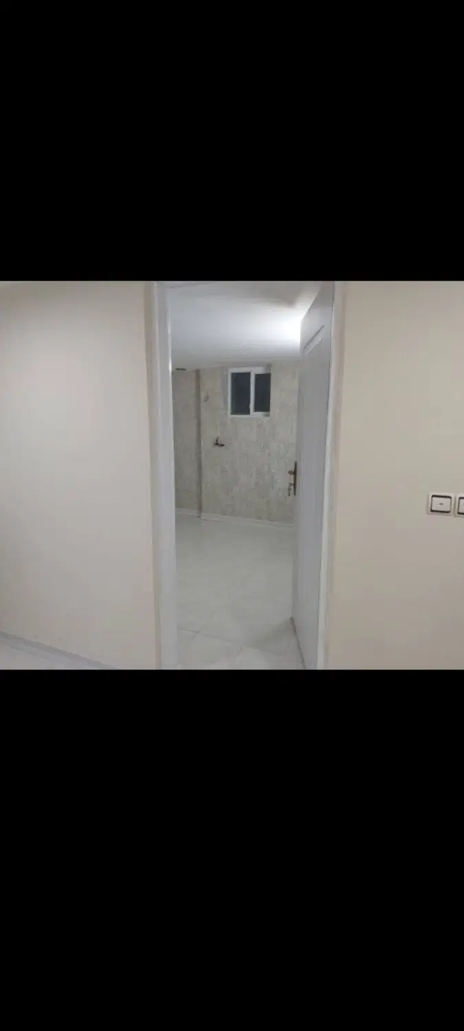 واحد ، بر خیابان مناسب برای سکونت یا مشاغل اداری