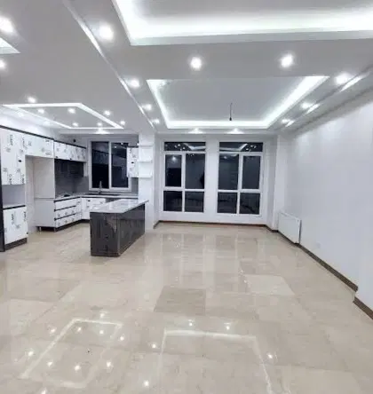 ۱۰۵ متر دو خواب_ تراورتن_ نور مستقیم_ پروانه شمالی