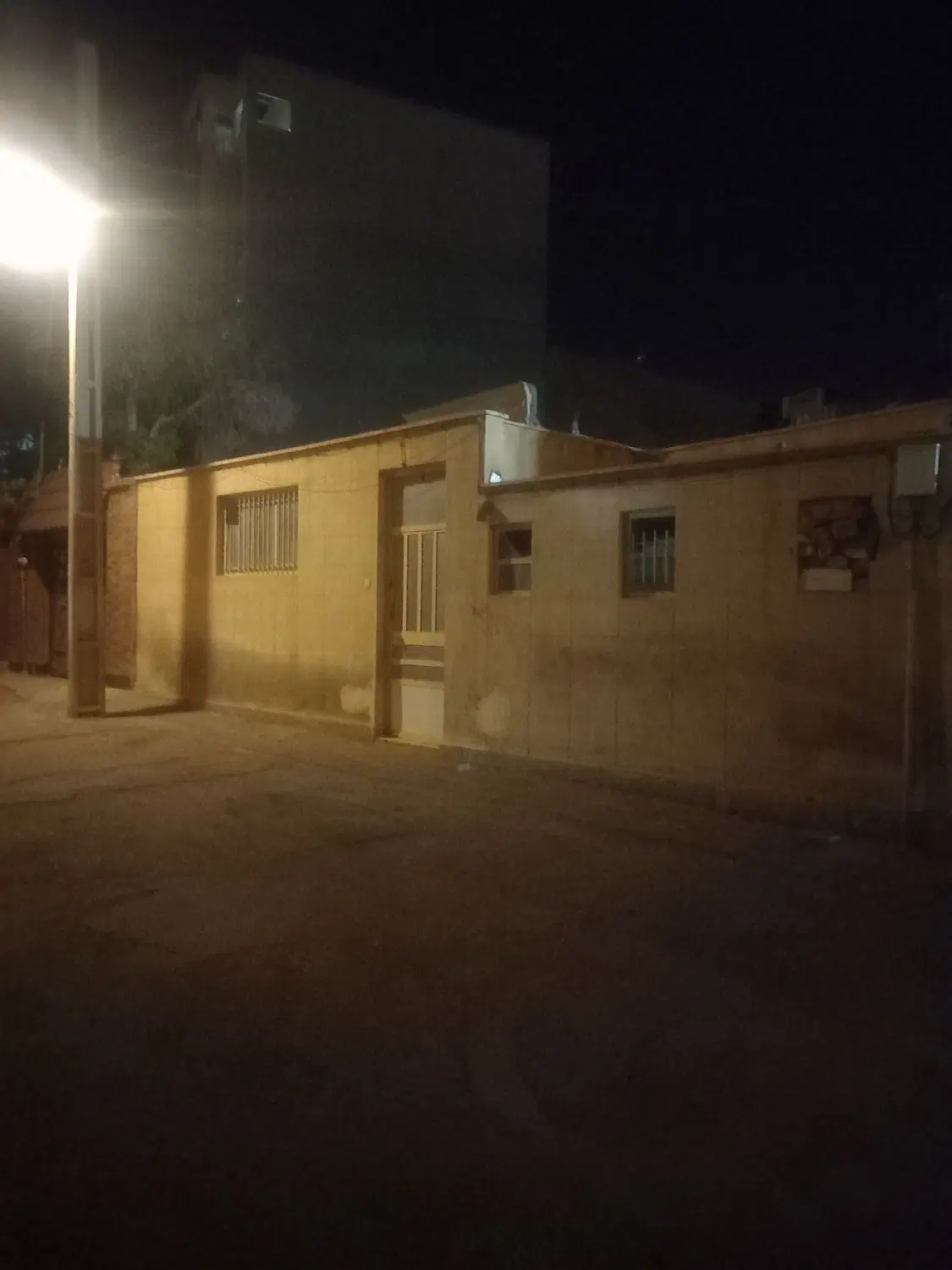 فروش کلنگی ۳۰۰ متری در بالا شهر