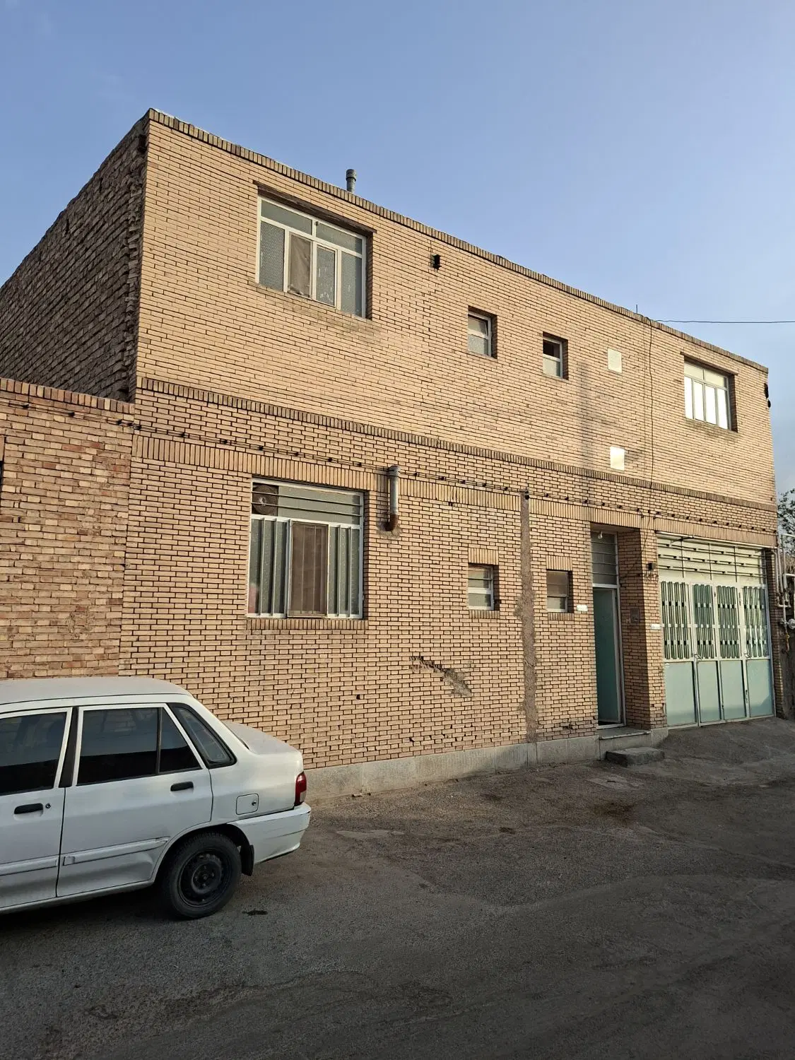 ویلایی قدیمی ساز دوطبقه حیاط بزرگ
