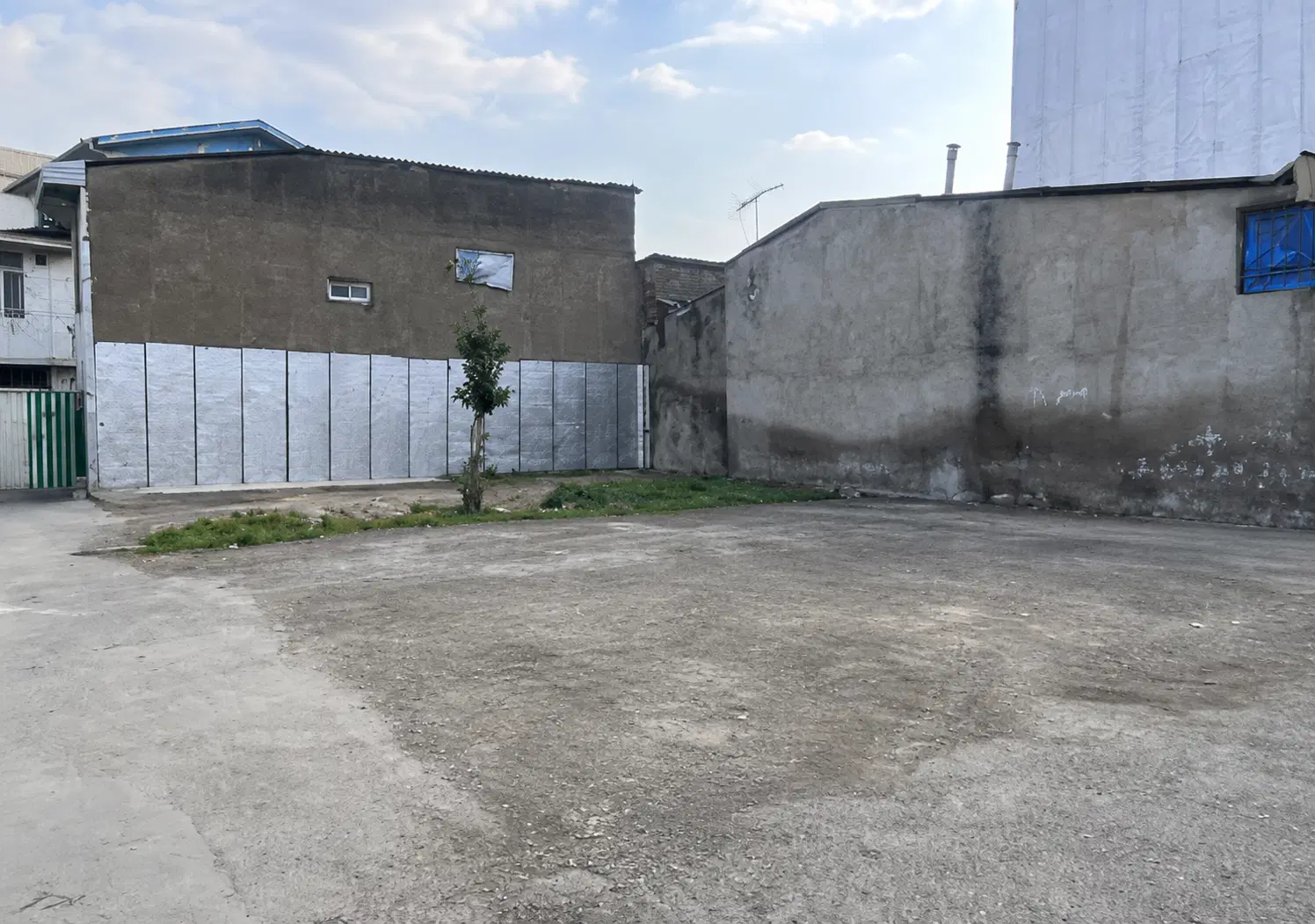 زمین مسکونی 241 متری