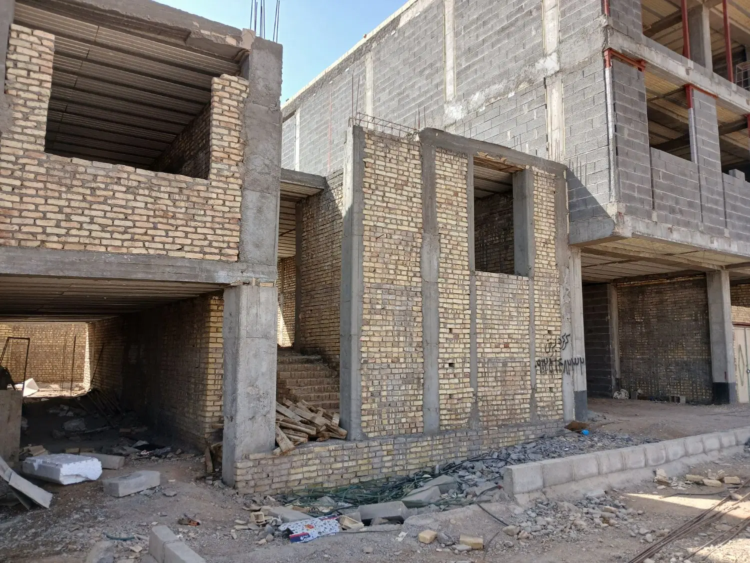 فروش خانه نیمه ساز ۱۸۰متری