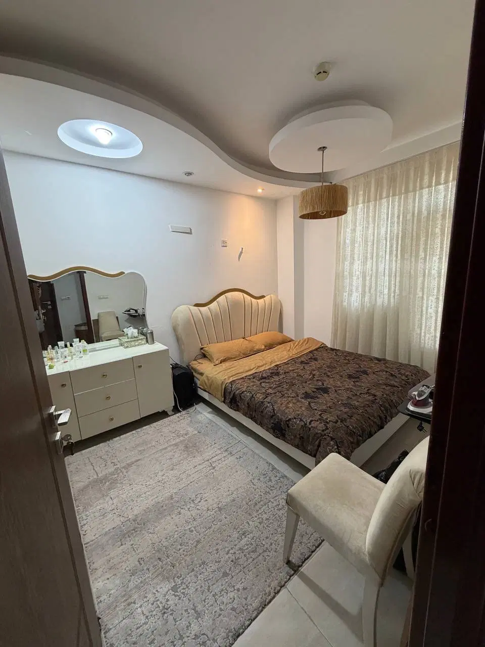 آپارتمان غرق  در نور