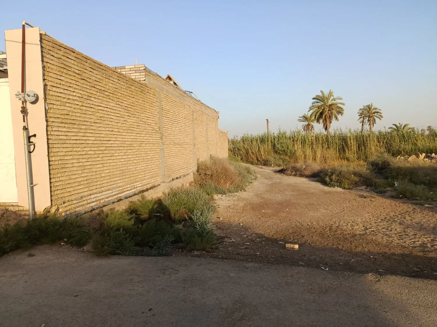 زمین فروشی