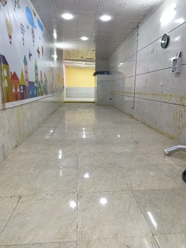یک باب مغازه به متراژ ۱۰۰متر به رهن و اجاره داده م