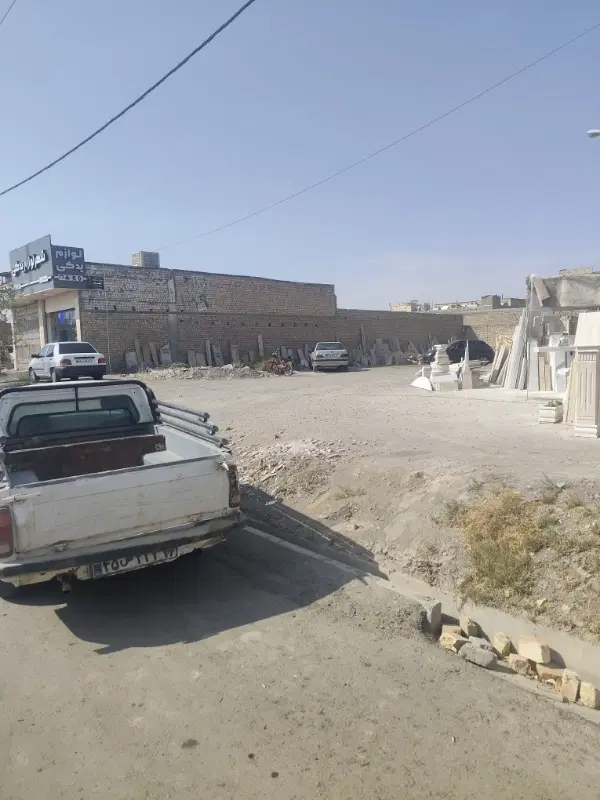 زمین و مغازه 30متری و50متری ابتدای جاده کوه سفید