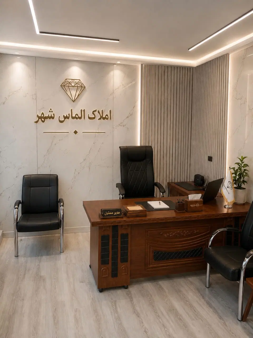 ۶۲ متر پارکیتگ انباری تمیز