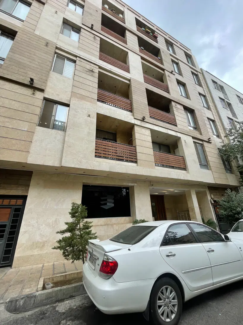 ۸۰ متر ، نوساز ،کم واحد ،ویو شمال تهران ،۳ پارکینگ