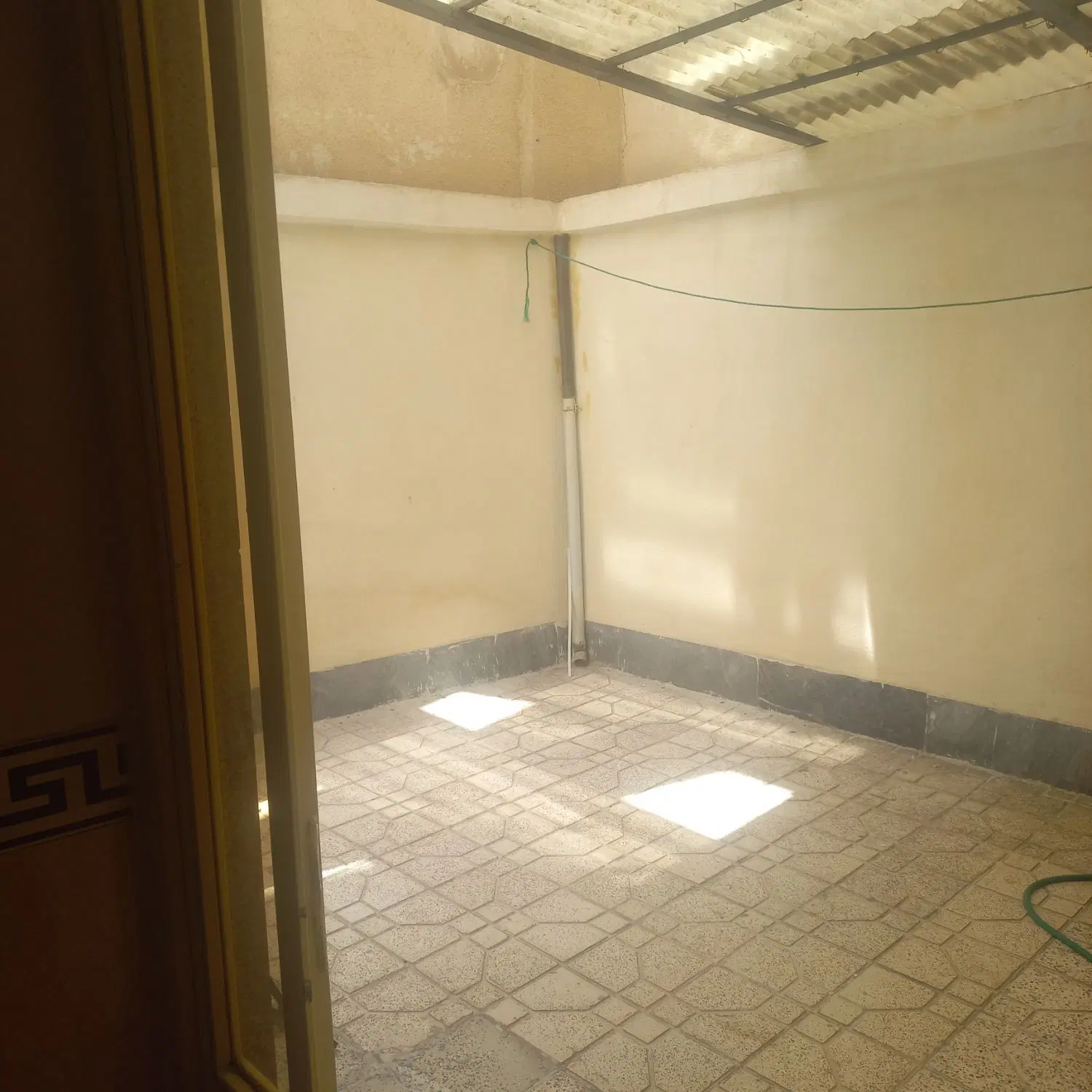 طبقه همکف ۷۵متری