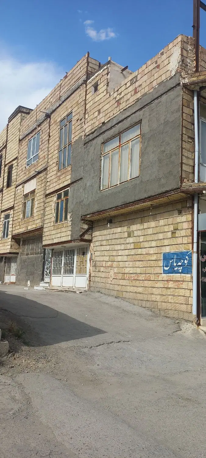 اکازیون  150متر دونبش حاشیه 20متری