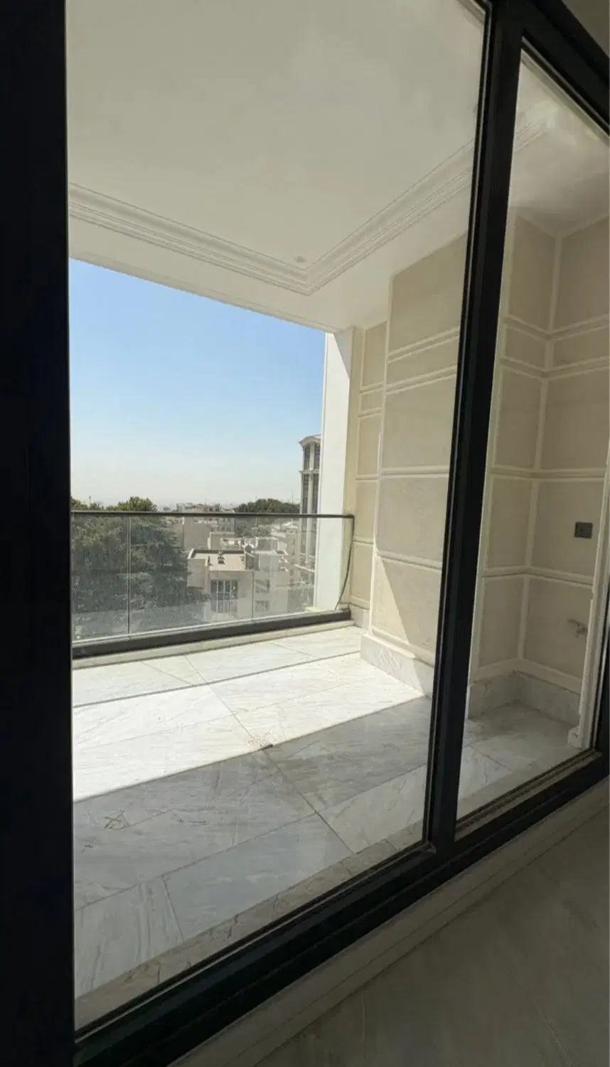 ۲۱۰متر _ ۲ خواب مستر _ ۳ پارکینگ_ولنجک