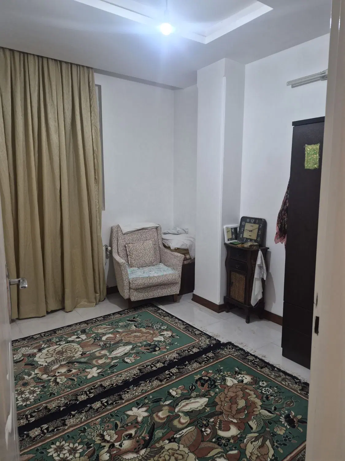 واحدی در زنبیل اباد