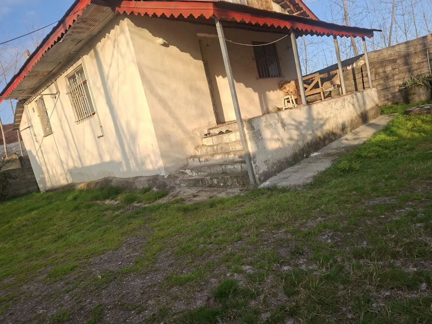 خانه ی ویلایی کنار رودخانه جای باصفا