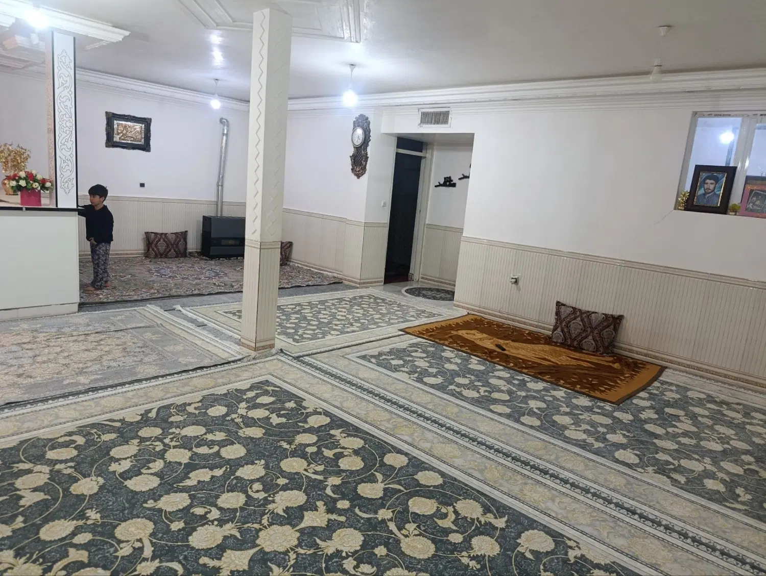 خانه ویلایی با دومغازه تجاری