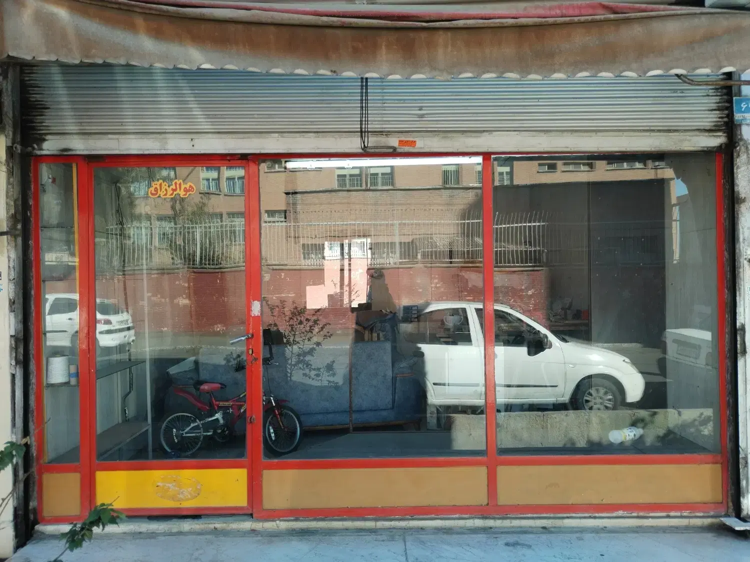 مغازه برای اجاره، آماده‌ی تحویل.
