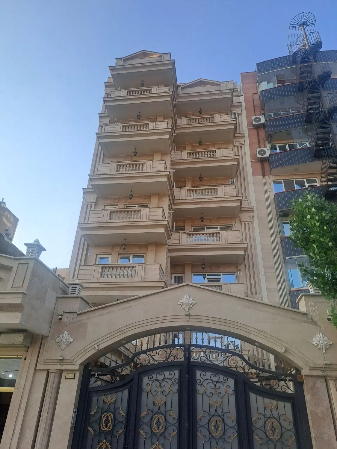 رهن و اجاره واحد ۲۲۰ متر باغمیشه
